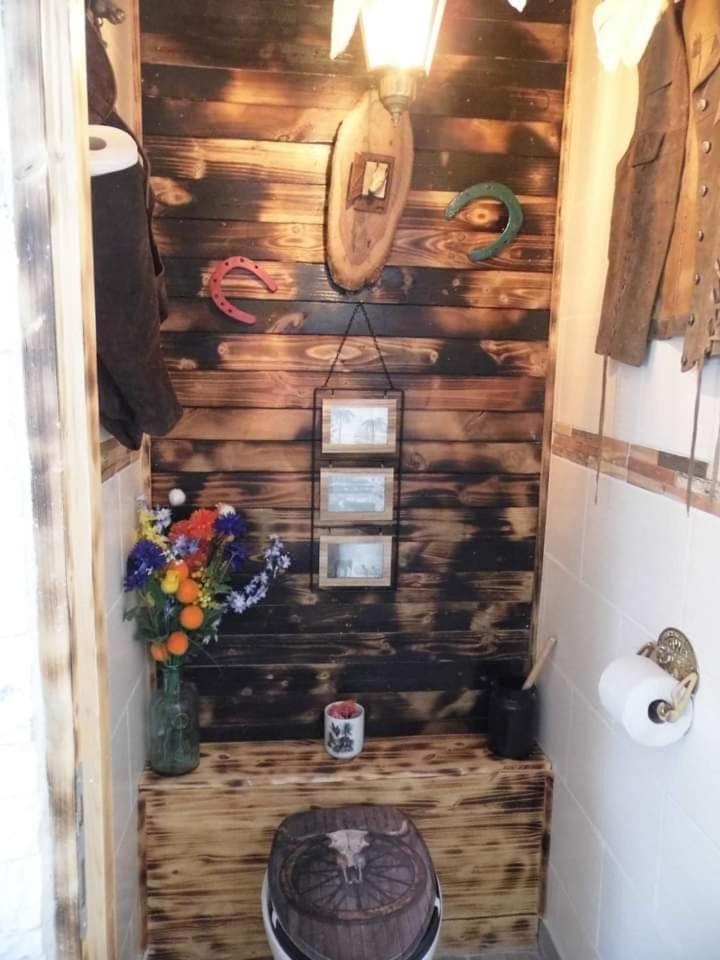 L'Histoire De L'Ouest , Jacuzzi Appartement Dole Buitenkant foto