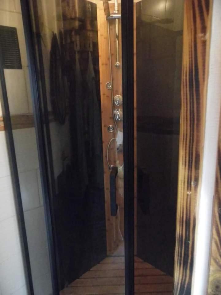 L'Histoire De L'Ouest , Jacuzzi Appartement Dole Buitenkant foto